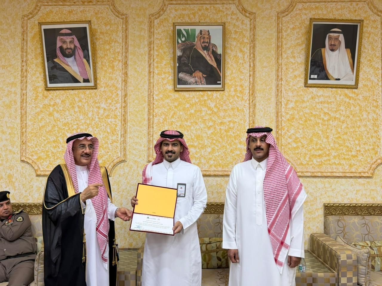 c999d67d-4fb1-4794-b981-c98212b72b81 محافظ رياض الخبراء  يكرم المشاركين والعاملين في اليوم الوطني 95